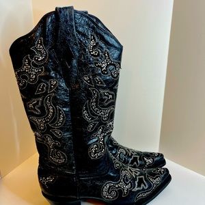 WOMEN’S CORRAL BLACK INLAY AND CRYSTALS SNIP-TOE BOOTS